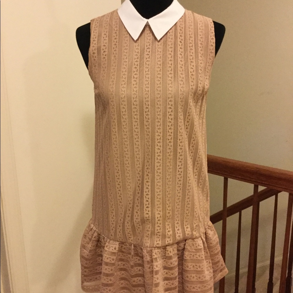 Women’s stunning dress 👗 with lace overlay!